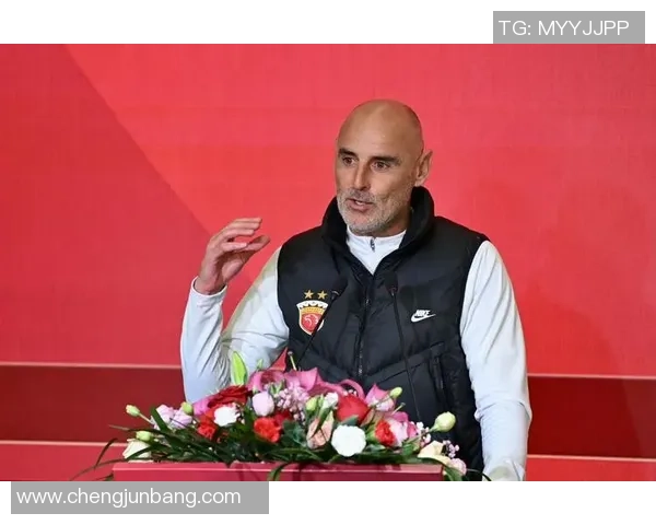 足球巨星西装魅力展现 从球场到红毯的优雅转变